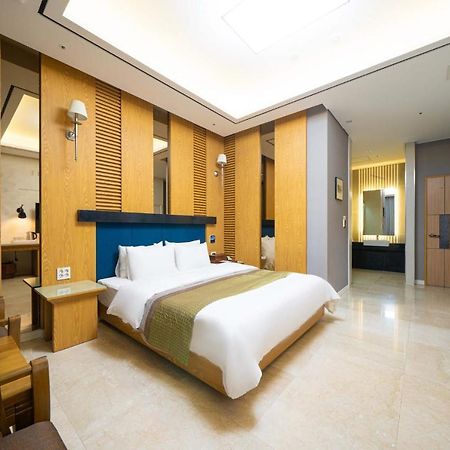 Hotel Core Naju Bagian luar foto