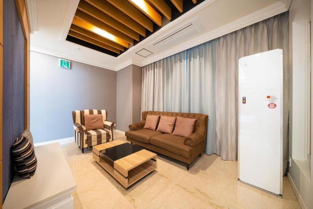 Hotel Core Naju Bagian luar foto