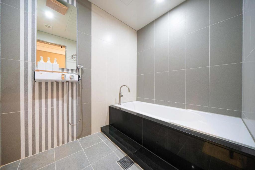 Hotel Core Naju Bagian luar foto