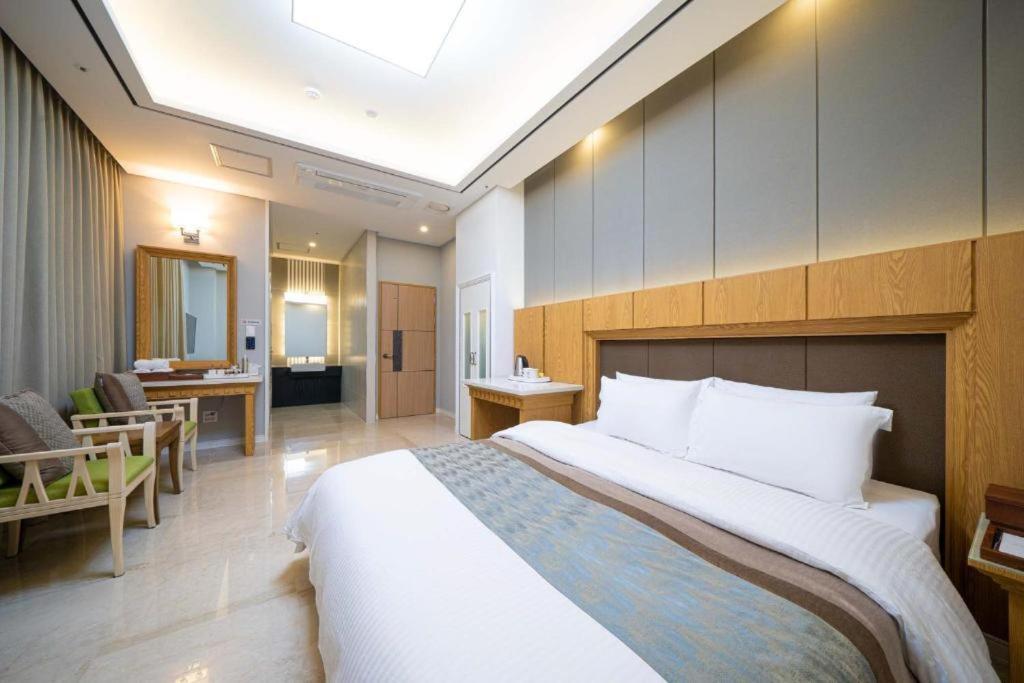 Hotel Core Naju Bagian luar foto